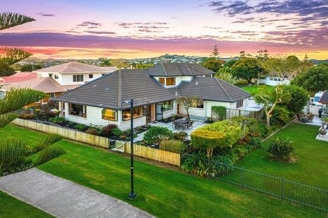 Photo of property in 22 Settlers Grove, Orewa, 0931