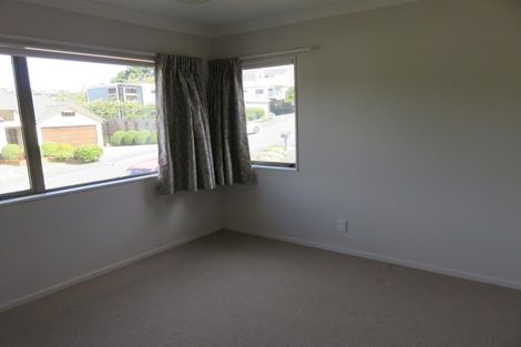 Photo of property in 15 Wantwood Grove, Churton Park, Wellington, 6037