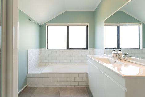 Photo of property in 7 Amesbury Drive, Churton Park, Wellington, 6037