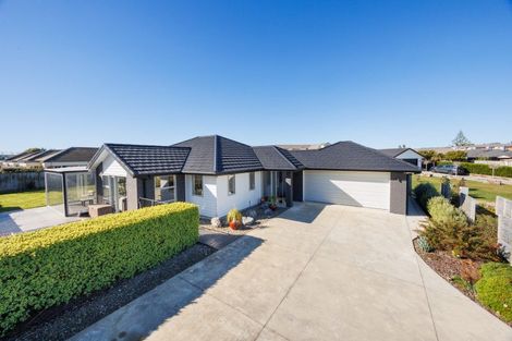 Photo of property in 34 Dogwood Way, Milson, Palmerston North, 4414