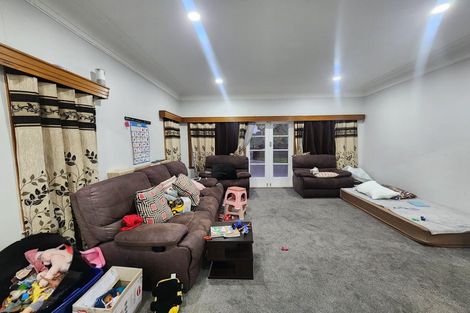 Photo of property in 13 Great South Road, Papatoetoe, Auckland, 2025