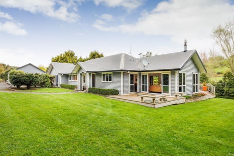 Photo of property in 35 Oram Drive, Turitea, Palmerston North, 4472