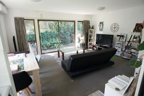 Photo of property in 2/17 Paris Place, Birkenhead, Auckland, 0626