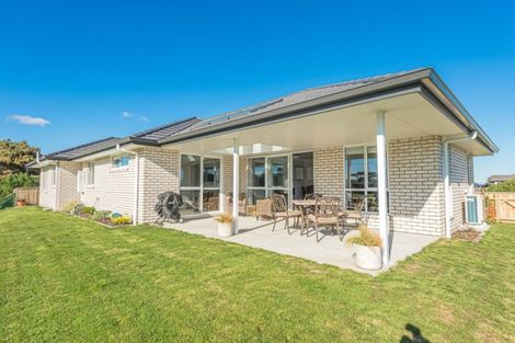 Photo of property in 37 Golf Vue Place, Castlecliff, Whanganui, 4501