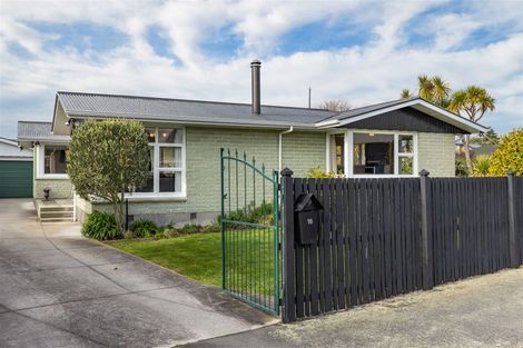 Photo of property in 16 Greenfield Place, Mairehau, Christchurch, 8052