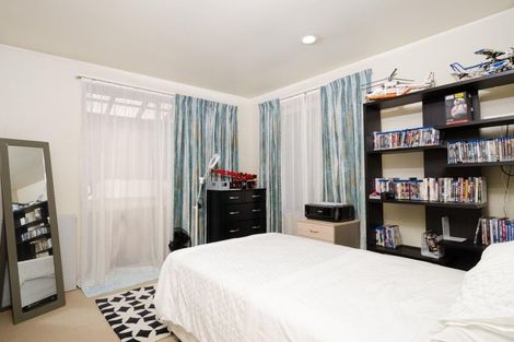 Photo of property in 2/15 Stoneleigh Court, Sunnynook, Auckland, 0632