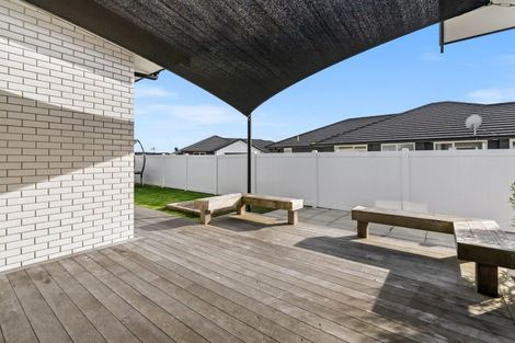 Photo of property in 20 Maturiki Drive, One Tree Point, 0118