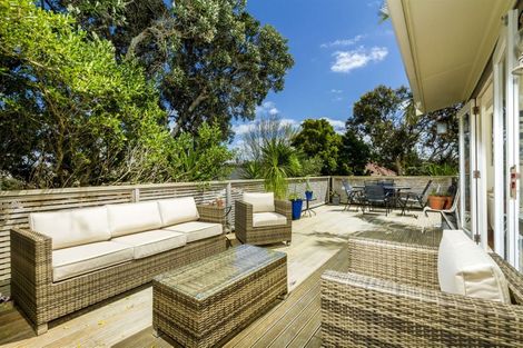 Photo of property in 1/16a Bardia Street, Belmont, Auckland, 0622