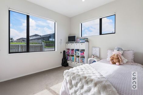 Photo of property in 5 Byron Drury Way, Riverhead, 0820