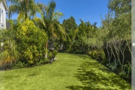 Photo of property in 2 Oscar Road, Greenhithe, Auckland, 0632