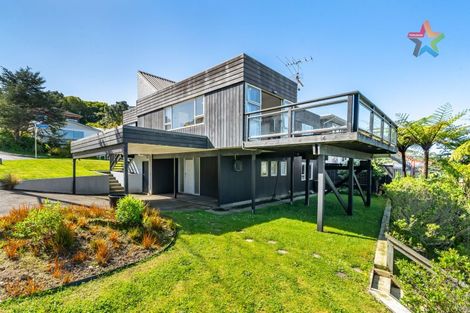 Photo of property in 2 Stanhope Grove, Korokoro, Lower Hutt, 5012