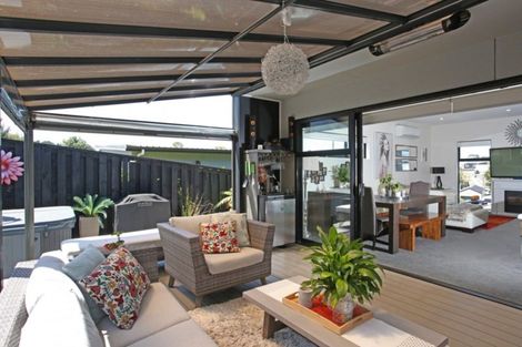 Photo of property in 10 Stockyard Crescent, Pukekohe, 2120