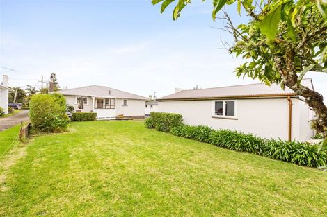 Photo of property in 3 Rewarewa Road, Te Atatu Peninsula, Auckland, 0610