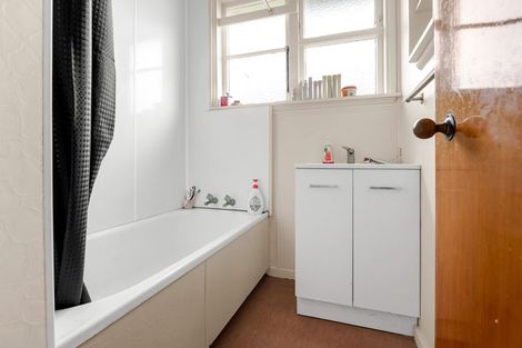 Photo of property in 7 Ross Crescent, Fairfield, Hamilton, 3214