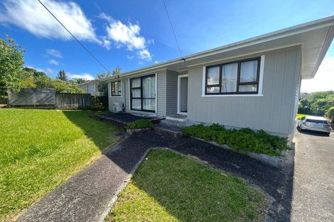Photo of property in 11 Springside Place, New Lynn, Auckland, 0600