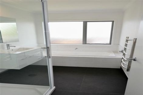 Photo of property in 2a Waterview Road, Favona, Auckland, 2024