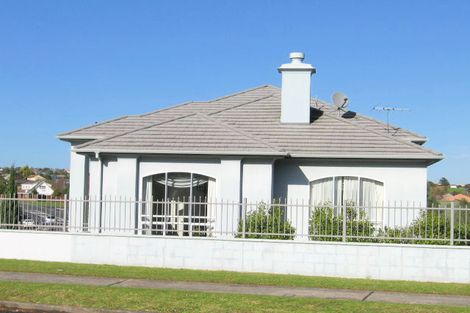 Photo of property in 1/6 Gillett Place, Botany Downs, Auckland, 2014