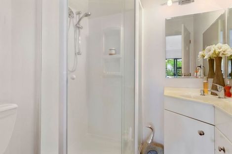 Photo of property in 1/131 Carlisle Road, Northcross, Auckland, 0632