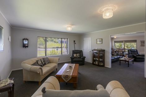 Photo of property in 37 Domain Road, Waipawa, 4210