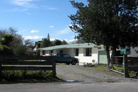Photo of property in 5 Mahupuku Street, Greytown, 5712