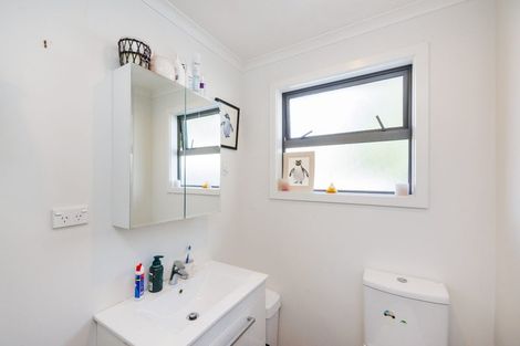 Photo of property in 12 Somerset Crescent, Highbury, Palmerston North, 4412