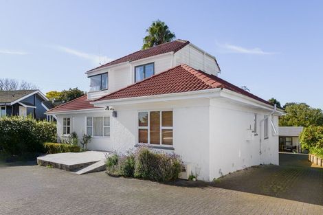 Photo of property in 218 Hillcrest Road, Hillcrest, Hamilton, 3216