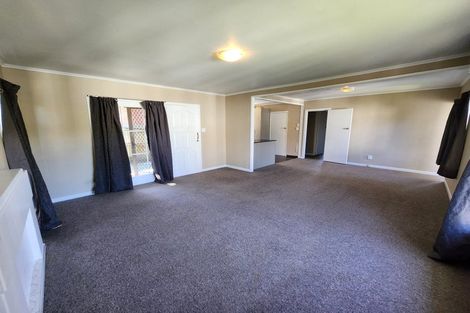 Photo of property in 27 Glenfern Road, Mellons Bay, Auckland, 2014