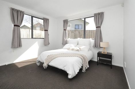 Photo of property in 56 Woodbank Drive, Glen Eden, Auckland, 0602