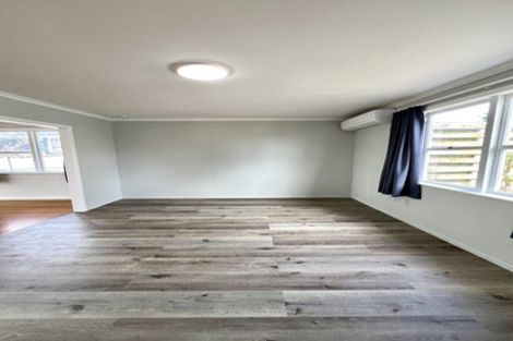 Photo of property in 5 Lex Avenue, Green Bay, Auckland, 0604