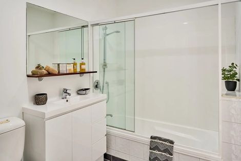 Photo of property in Atrium Towers, 8f/154 The Terrace, Wellington Central, Wellington, 6011