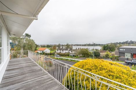 Photo of property in 135 Lake Crescent, Hamilton Lake, Hamilton, 3204