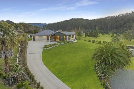 Photo of property in 19 Titoki Lane, Whangamata, 3691