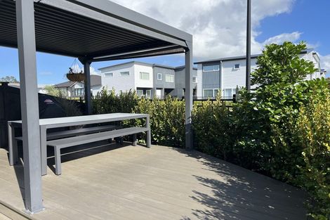 Photo of property in 11 Lumbarda Drive, Kumeu, 0810