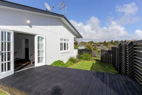Photo of property in 43 Cumberland Street, Merrilands, New Plymouth, 4312