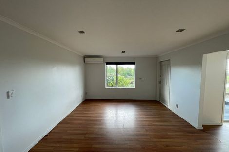 Photo of property in 595 Great South Road, Rosehill, Papakura, 2113