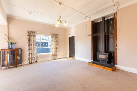 Photo of property in 27 Burns Street, Dannevirke, 4930