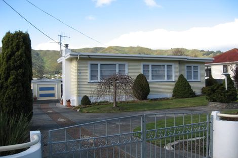 Photo of property in 124 Wellington Road, Wainuiomata, Lower Hutt, 5014