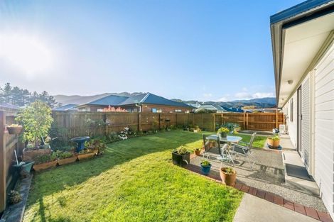 Photo of property in 2 Woodland Mews, Wainuiomata, Lower Hutt, 5014
