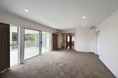 Photo of property in 21 Shanaway Rise, Hillcrest, Auckland, 0627