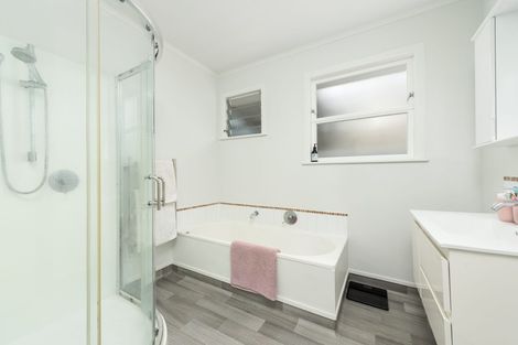 Photo of property in 18 Atuaroa Avenue, Te Puke, 3119