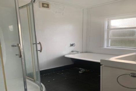 Photo of property in 2/36 Masterton Road, Rothesay Bay, Auckland, 0630