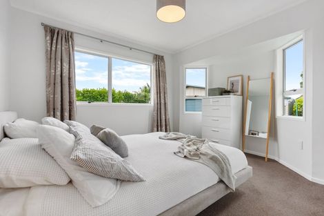 Photo of property in 12 Katrina Place, Massey, Auckland, 0614