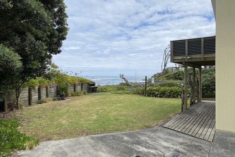 Photo of property in 12 Point Road, Mokau, 4376