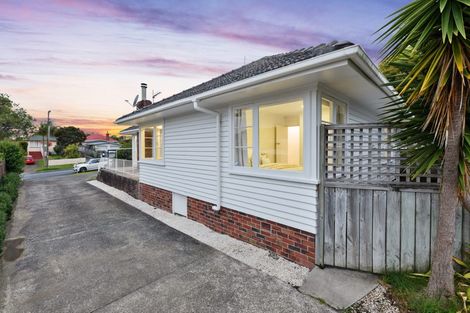 Photo of property in 22 Chilcott Road, Henderson, Auckland, 0612