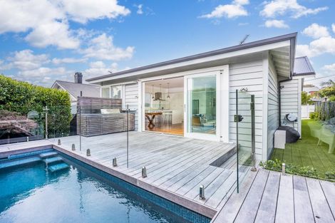 Photo of property in 16 Warwick Street, Morningside, Auckland, 1022