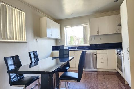 Photo of property in 5 Alan Avenue, Henderson, Auckland, 0610