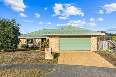 Photo of property in 6 Glen Loch Place, Paraparaumu, 5032