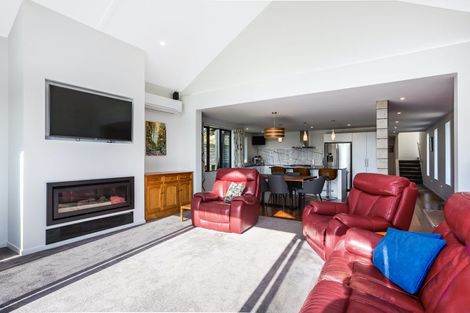 Photo of property in 14 The Fjord, Aotea, Porirua, 5024