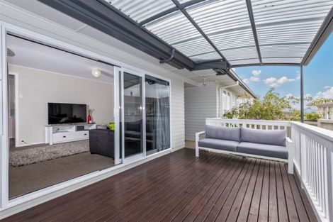 Photo of property in 122 Ennis Avenue, Pakuranga Heights, Auckland, 2010