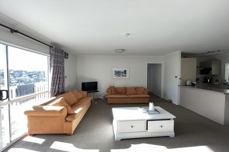Photo of property in 2/14 Camilla Grove, Totara Vale, Auckland, 0629